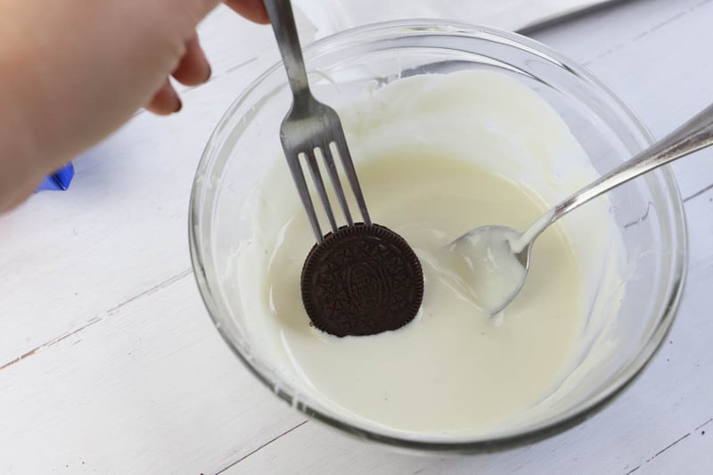 dipping cookie in white chocolate