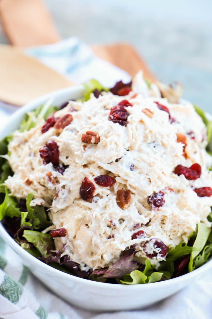 Hühnersalat mit griechischem Pekannuss-Apfelkuchen