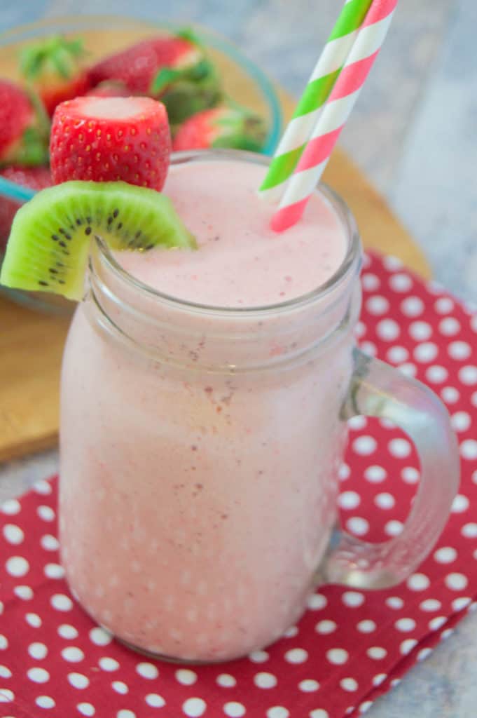 Strawberry Kiwi Smoothie • The Diary of a Real Housewife