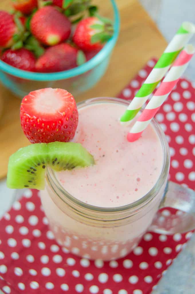 Strawberry Kiwi Smoothie • The Diary of a Real Housewife