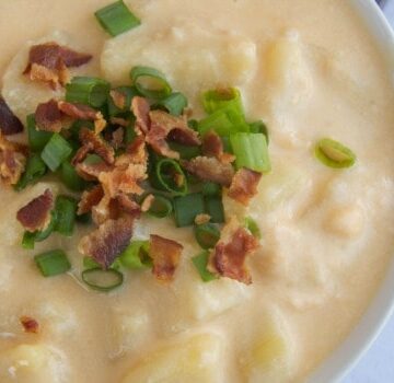 Slow Cooker Cheesy Potato Soup