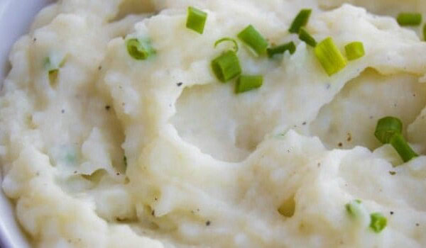 Slow Cooker Sour Cream and Chive Mashed Potatoes
