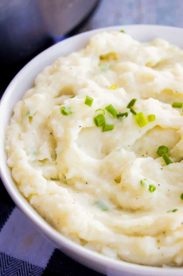 Slow Cooker Sour Cream and Chive Mashed Potatoes