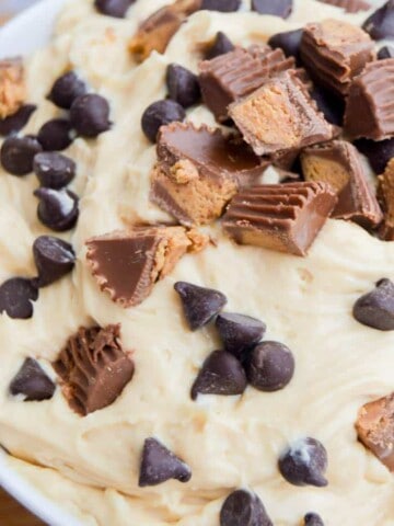 Chocolate Chip Peanut Butter Cup Cheesecake Dip