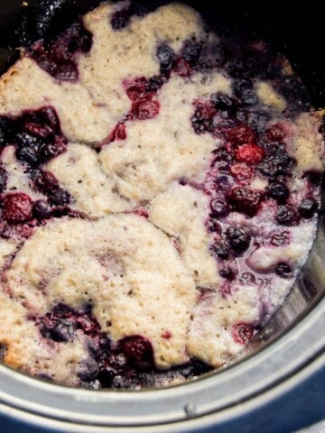 Slow Cooker Berry Cobbler