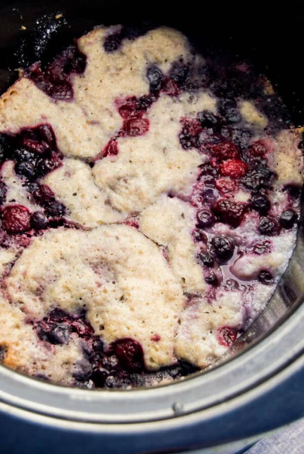 Slow Cooker Berry Cobbler