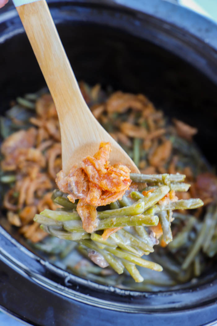 https://www.thediaryofarealhousewife.com/wp-content/uploads/2019/02/Slow-Cooker-Green-Bean-Casserole-on-a-spoon.jpg