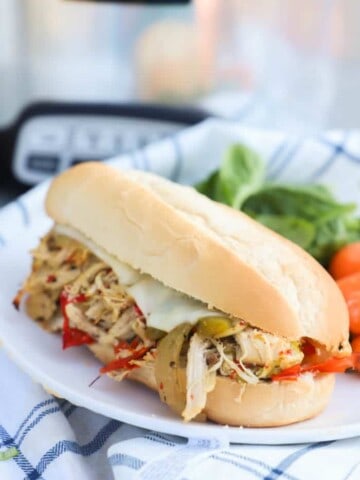 Slow Cooker Philly Chicken Cheesesteak