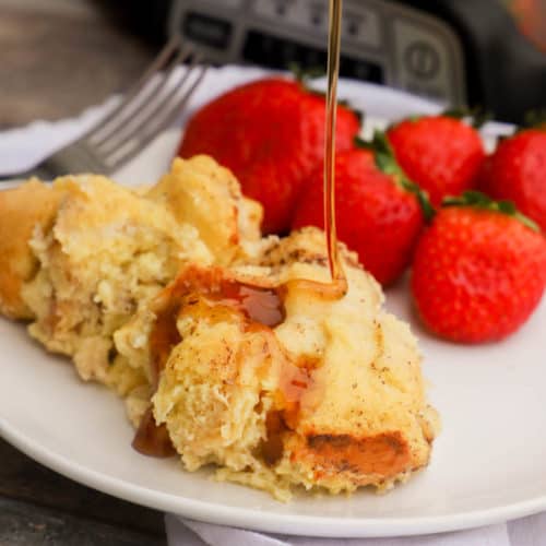 Slow Cooker French Toast Casserole pour ing syrup