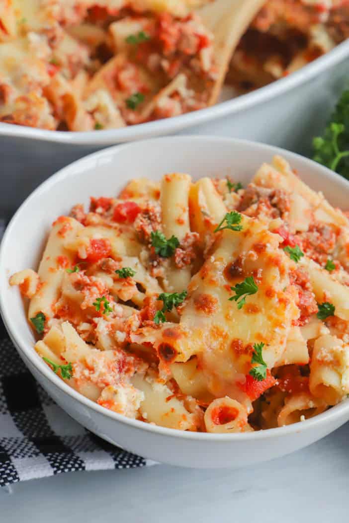 close up picture of Baked Ziti in a white bowl
