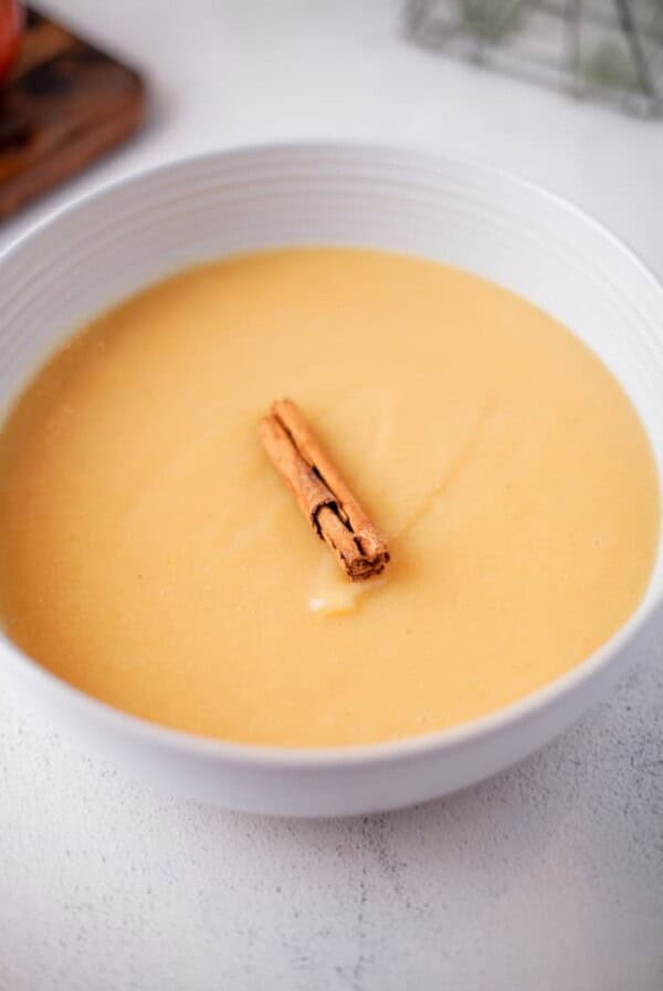 Slow Cooker Cinnamon Applesauce