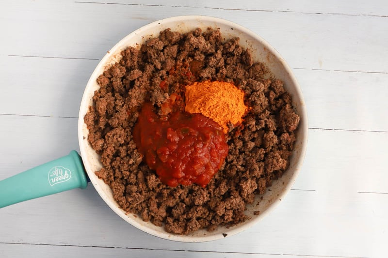cooked ground beef with salsa and taco seasoning added to it