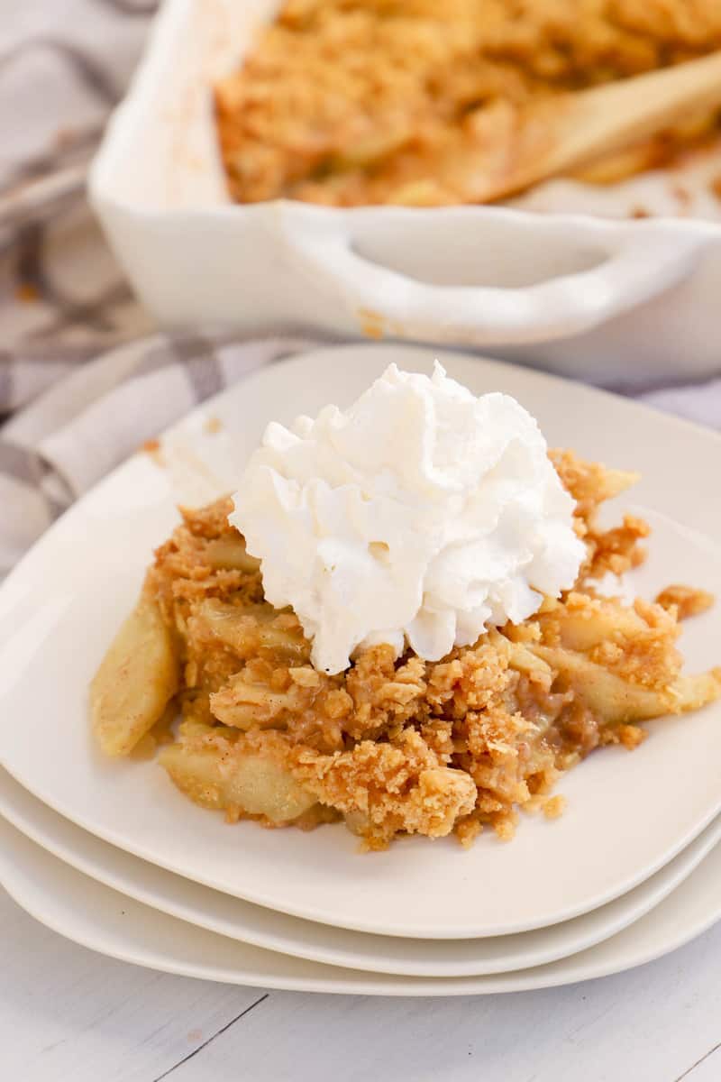 Easy Apple Crisp on stacked white plates