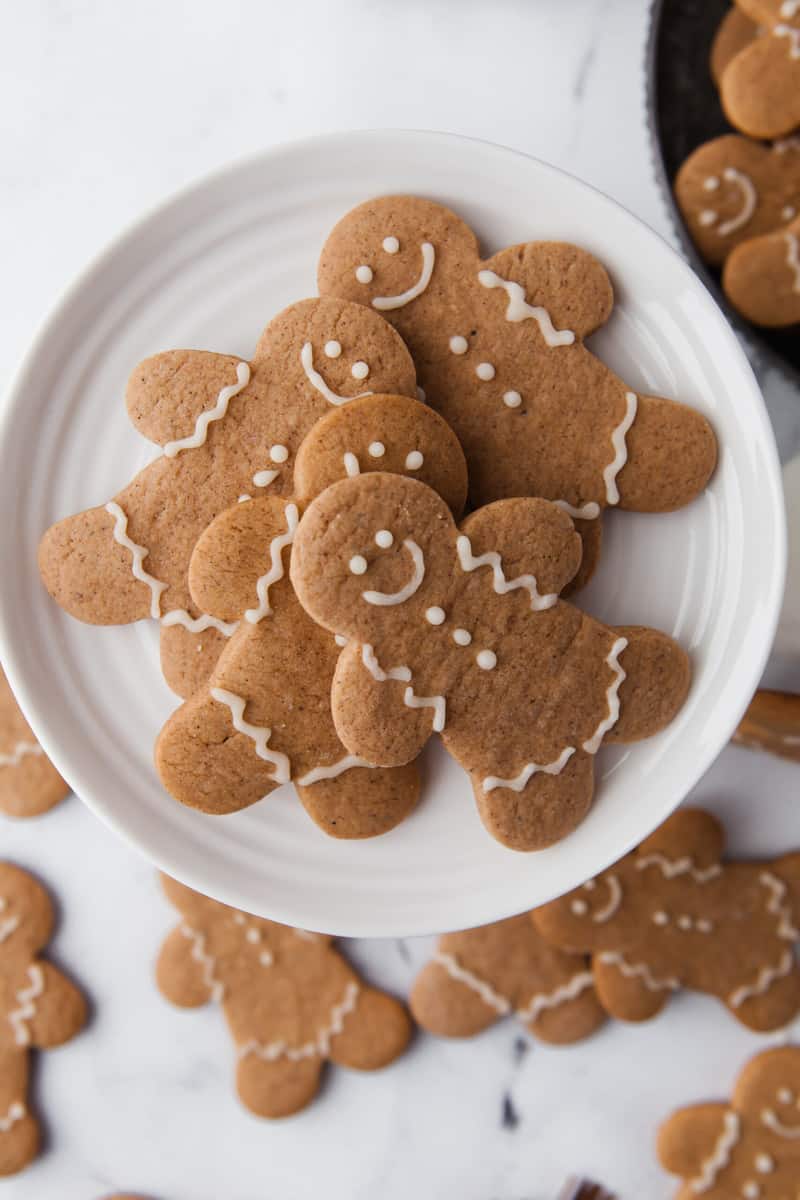 decorated gingerbread men on white plate