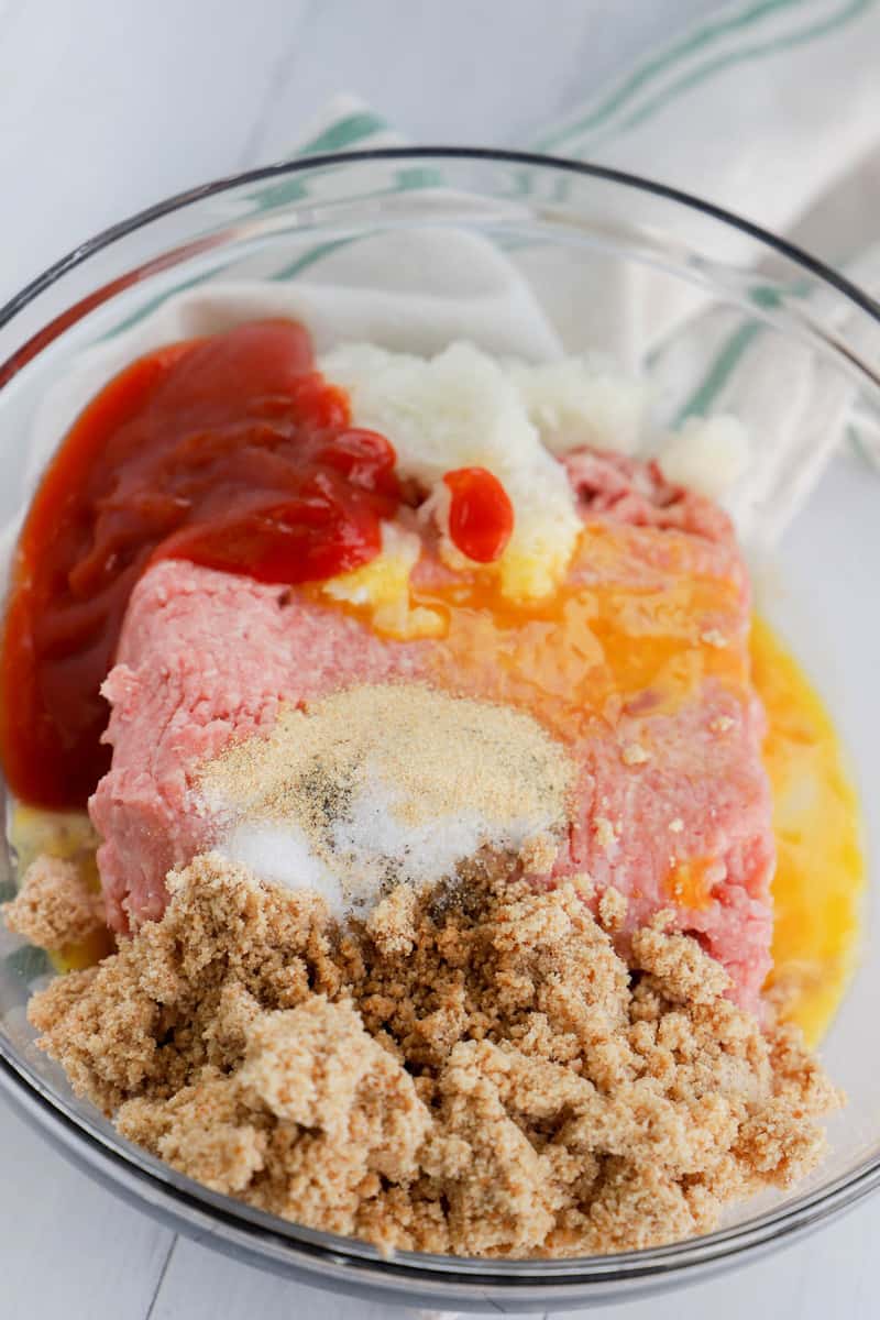all ingredients for meatloaf in a large glass bowl