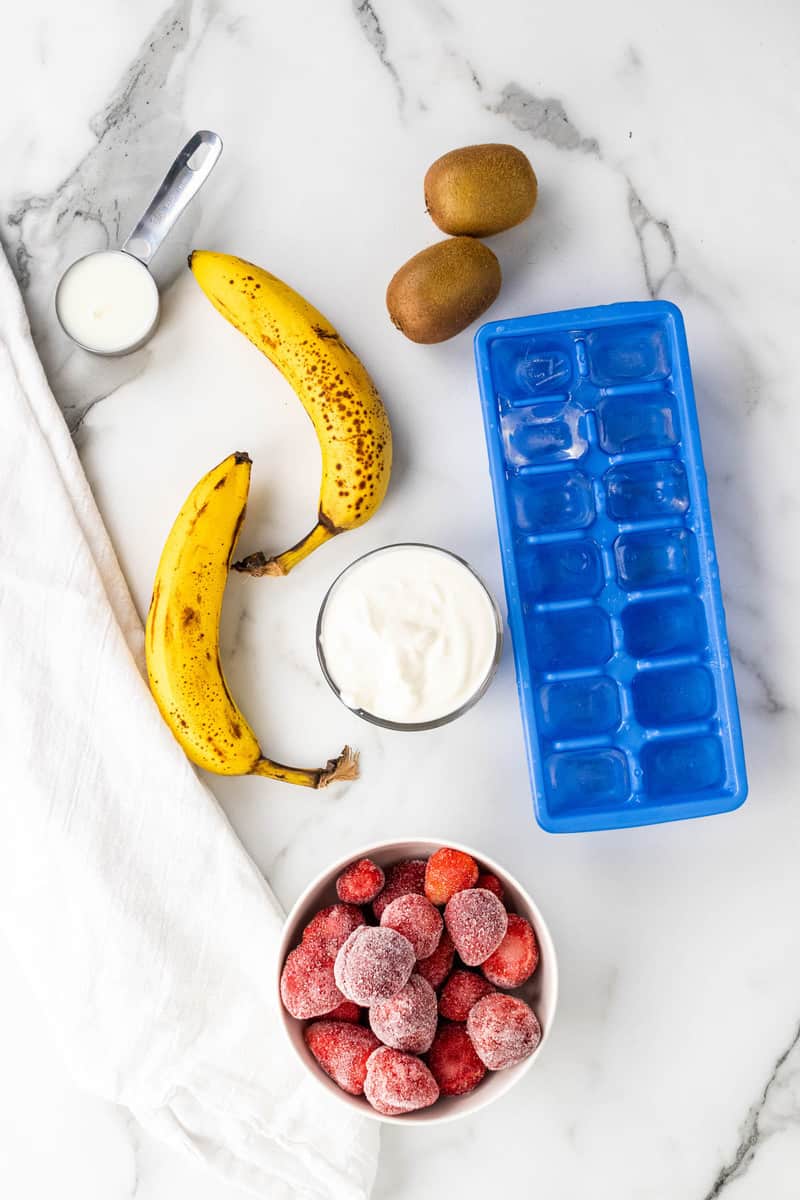 Strawberry Kiwi Smoothie ingredients