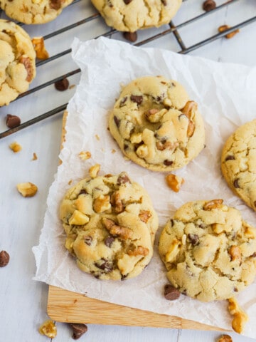 Walnut Chocolate Chip Cookies