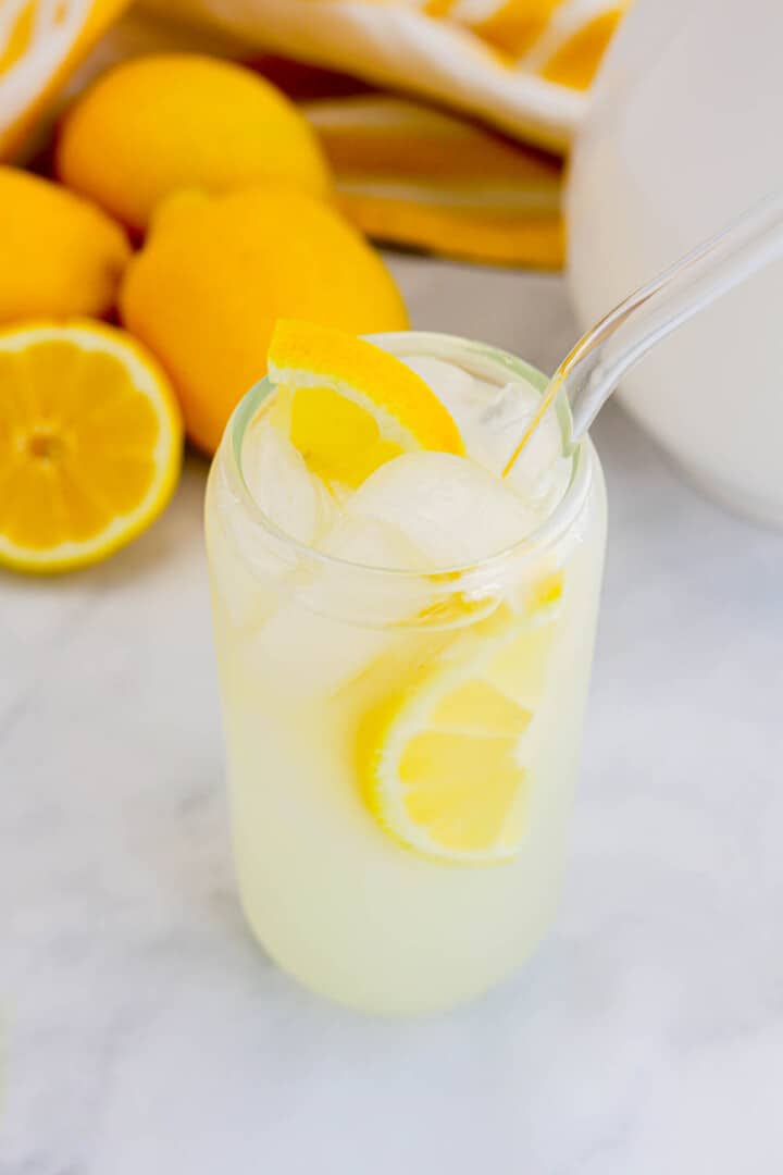 closeup of homemade lemonade in glass.
