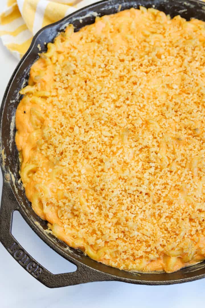 finished smoked mac and cheese in cast iron skillet.