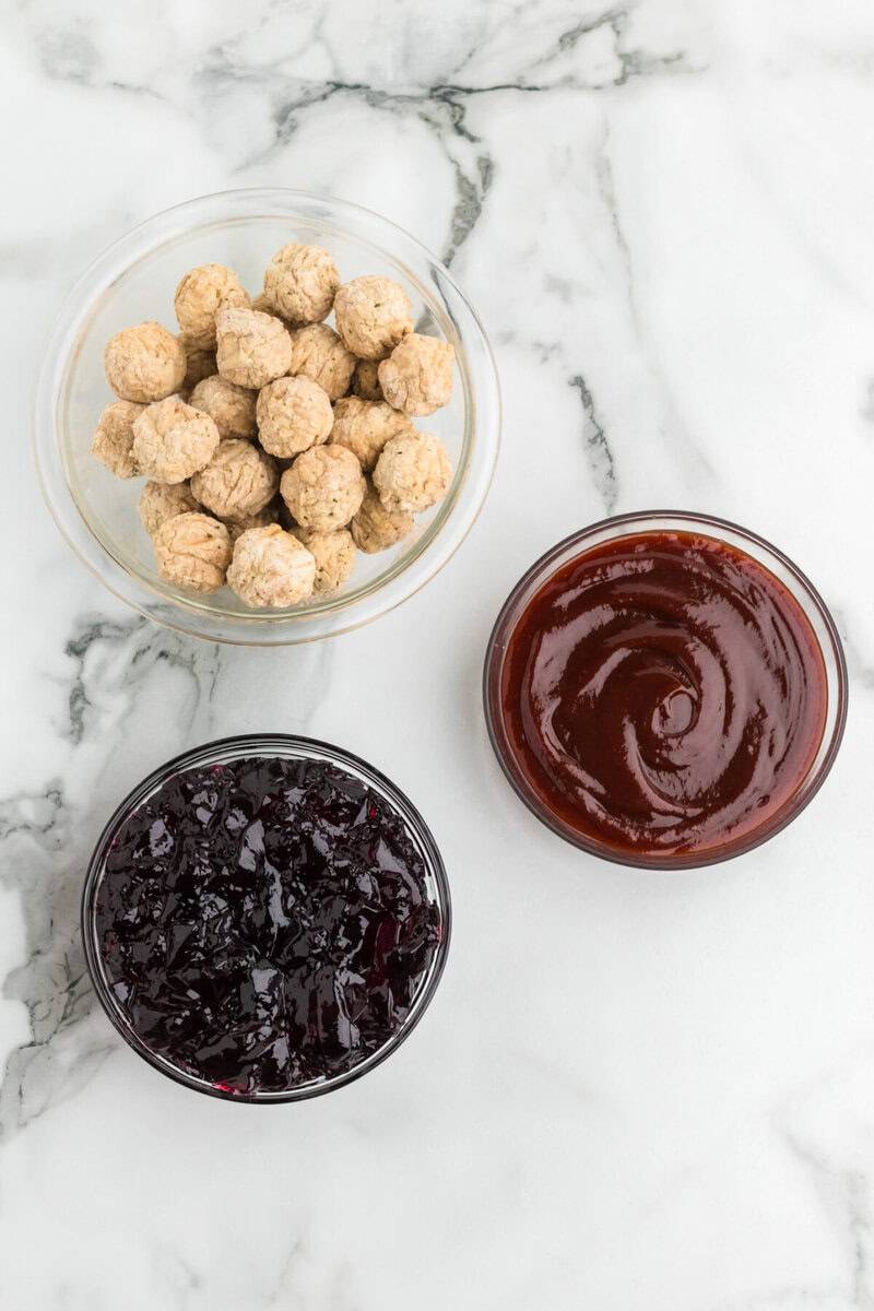 the three ingredients for the meatballs.