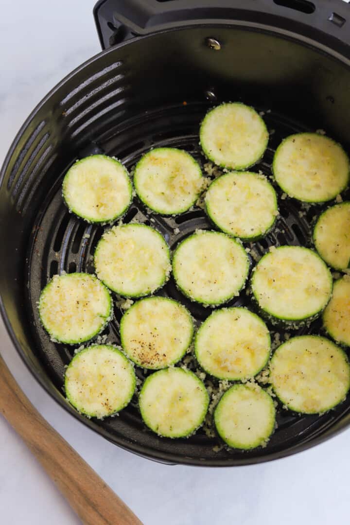 seasoned zucchini in air fryer.