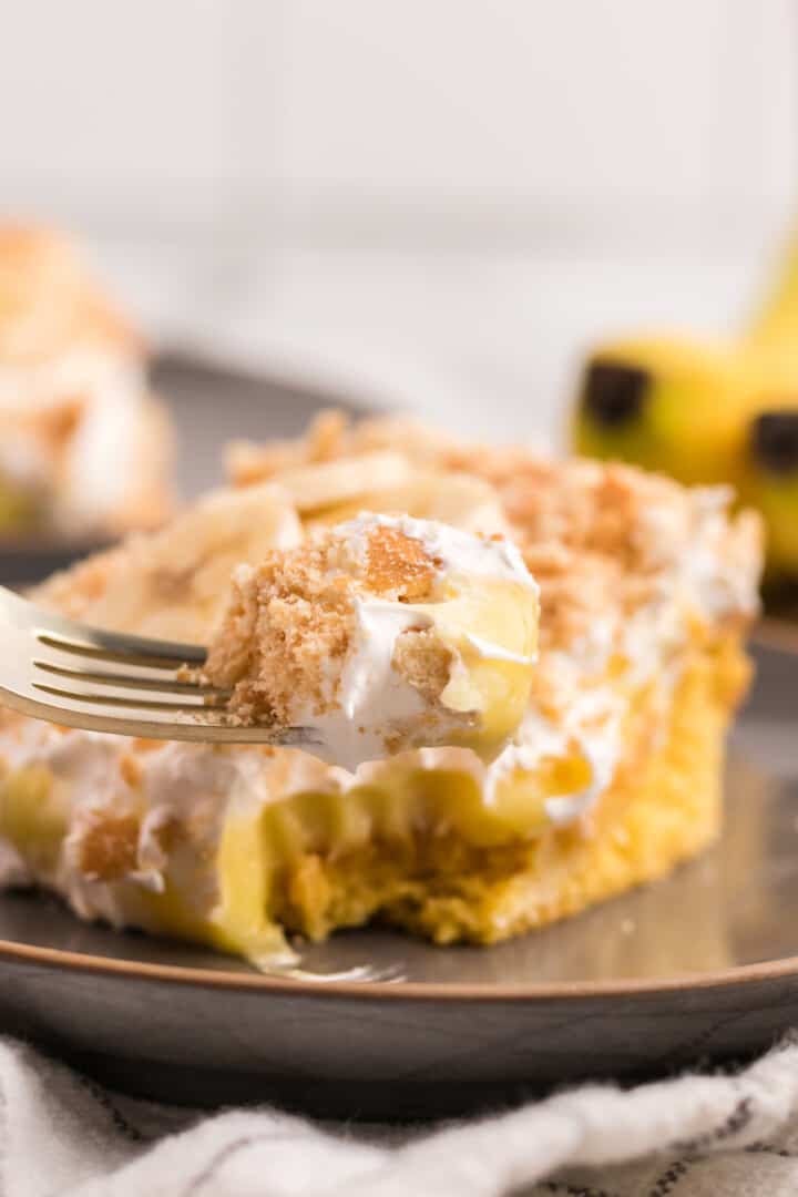 banana pudding poke cake on a fork.