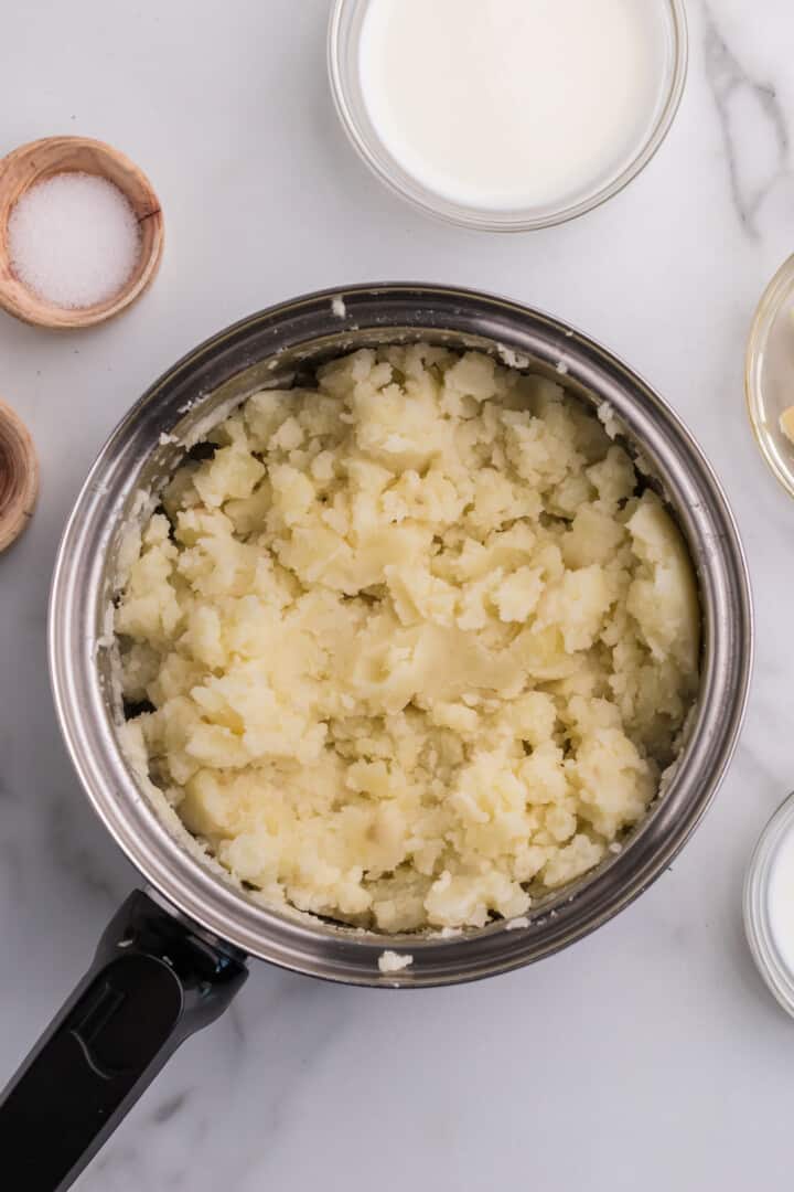 potatoes mashed in pot they were boiled in.