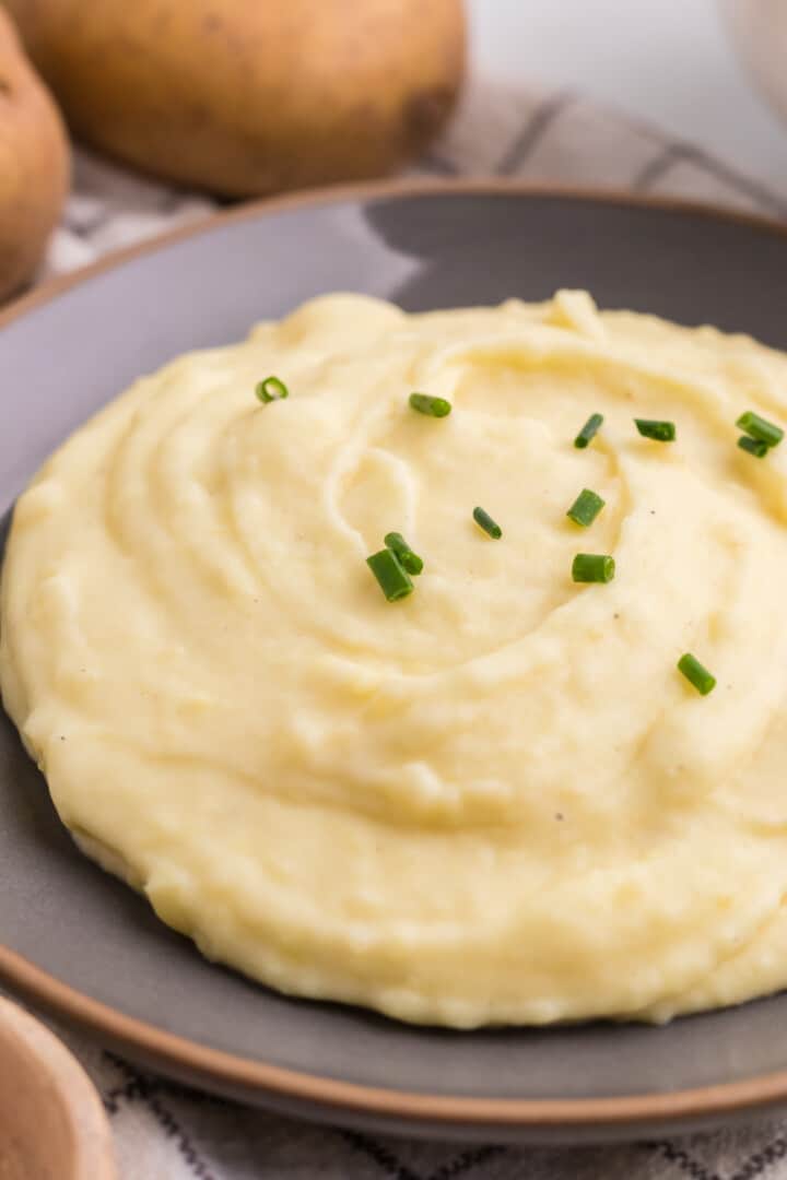 closed up of mashed potatoes on plate.