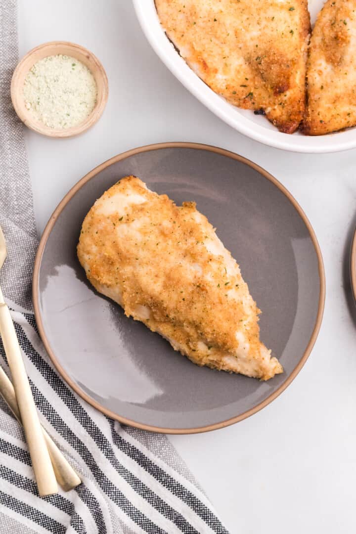 closeup of Ranch Chicken on gray plate.