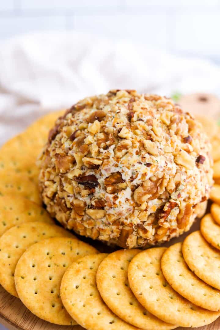 close up of the bacon ranch cheeseball with crackers around it.