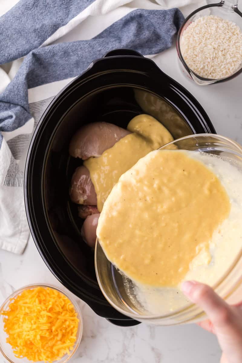 pouring the sauce over the chicken.