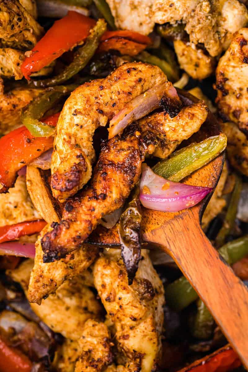 closeup of the air fryer chicken fajitas.