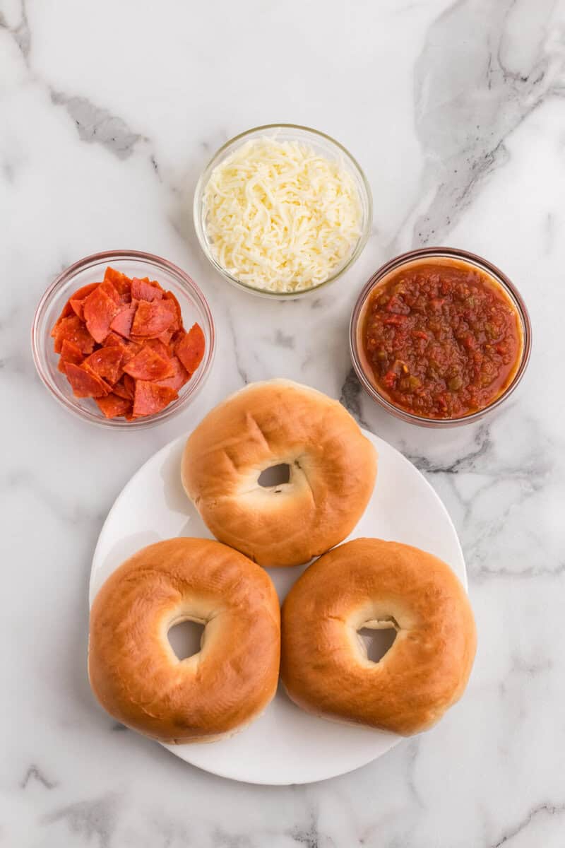 ingredients for the pizza bagels.