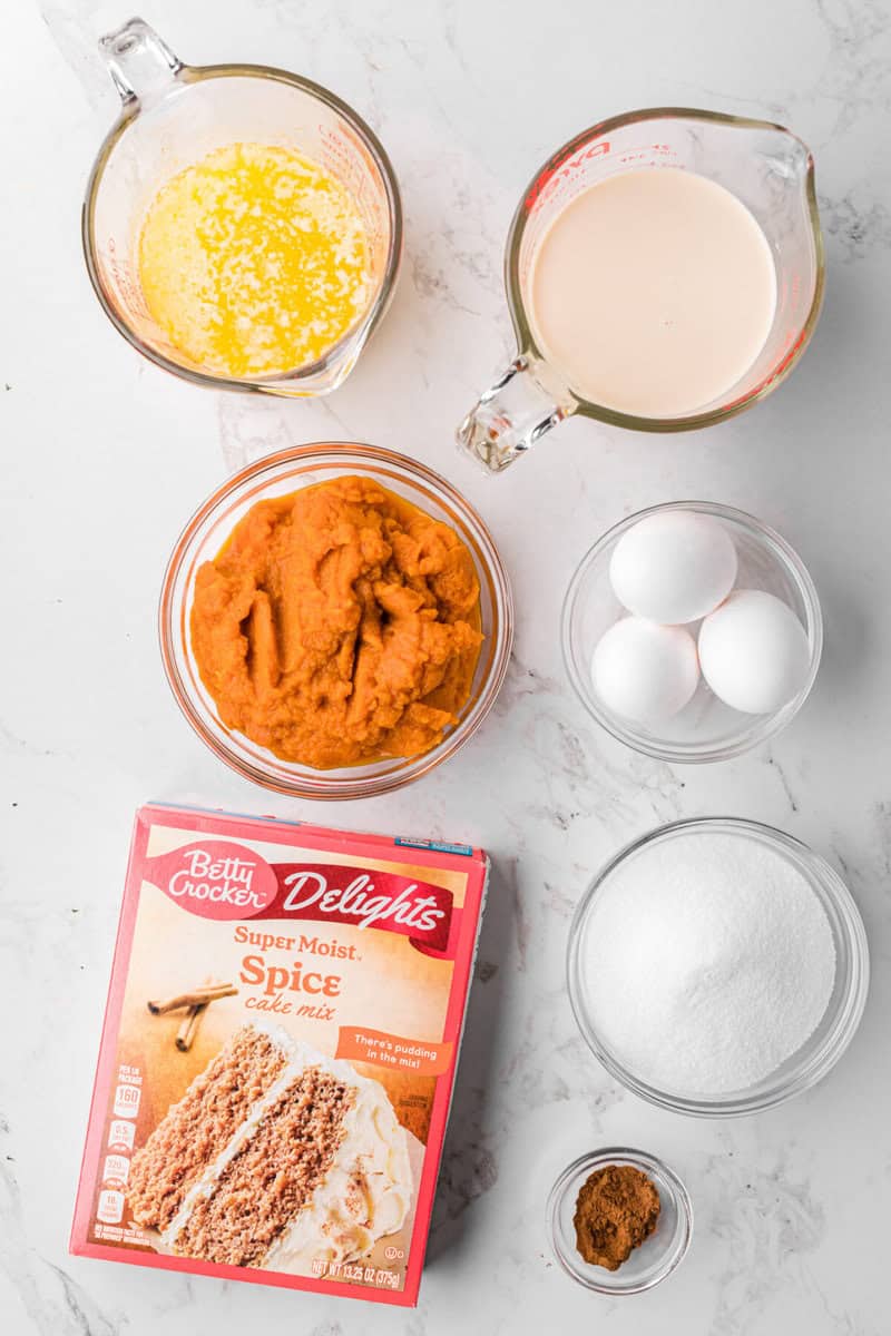 ingredients for the pumpkin spice dump cake.