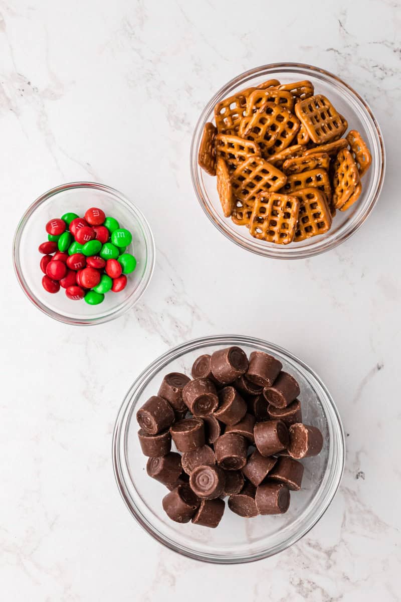 ingredients to make the Rolo Pretzels.