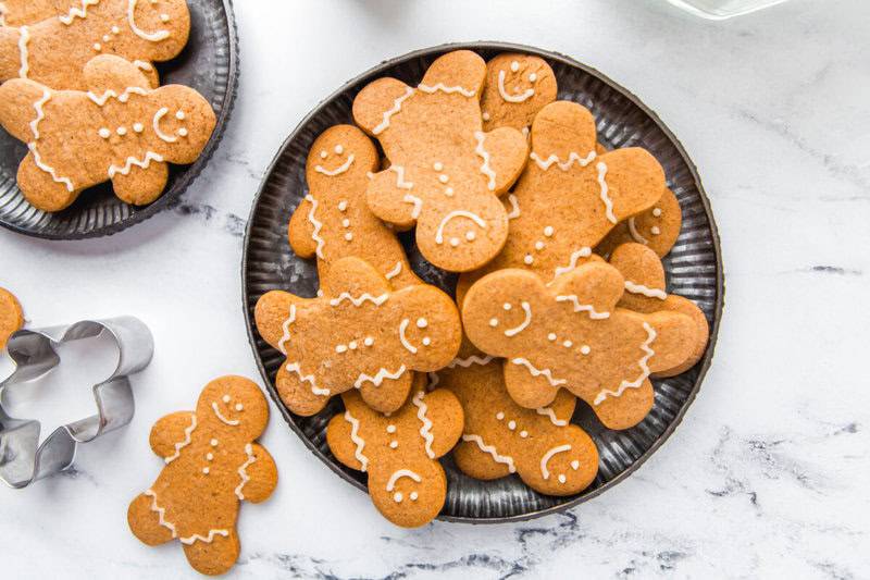 plate of gingerbread men frosted.