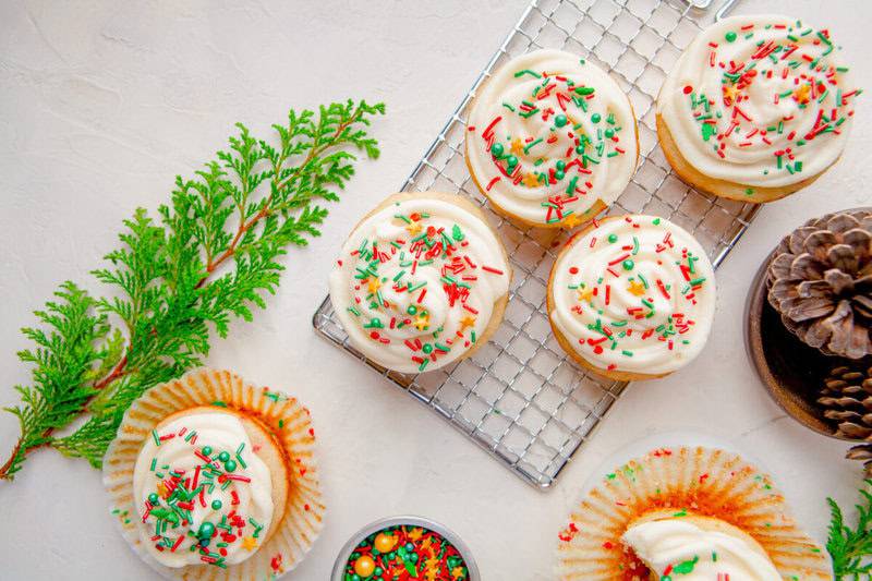 finished and decorated Christmas Cupcakes on a wire rack.
