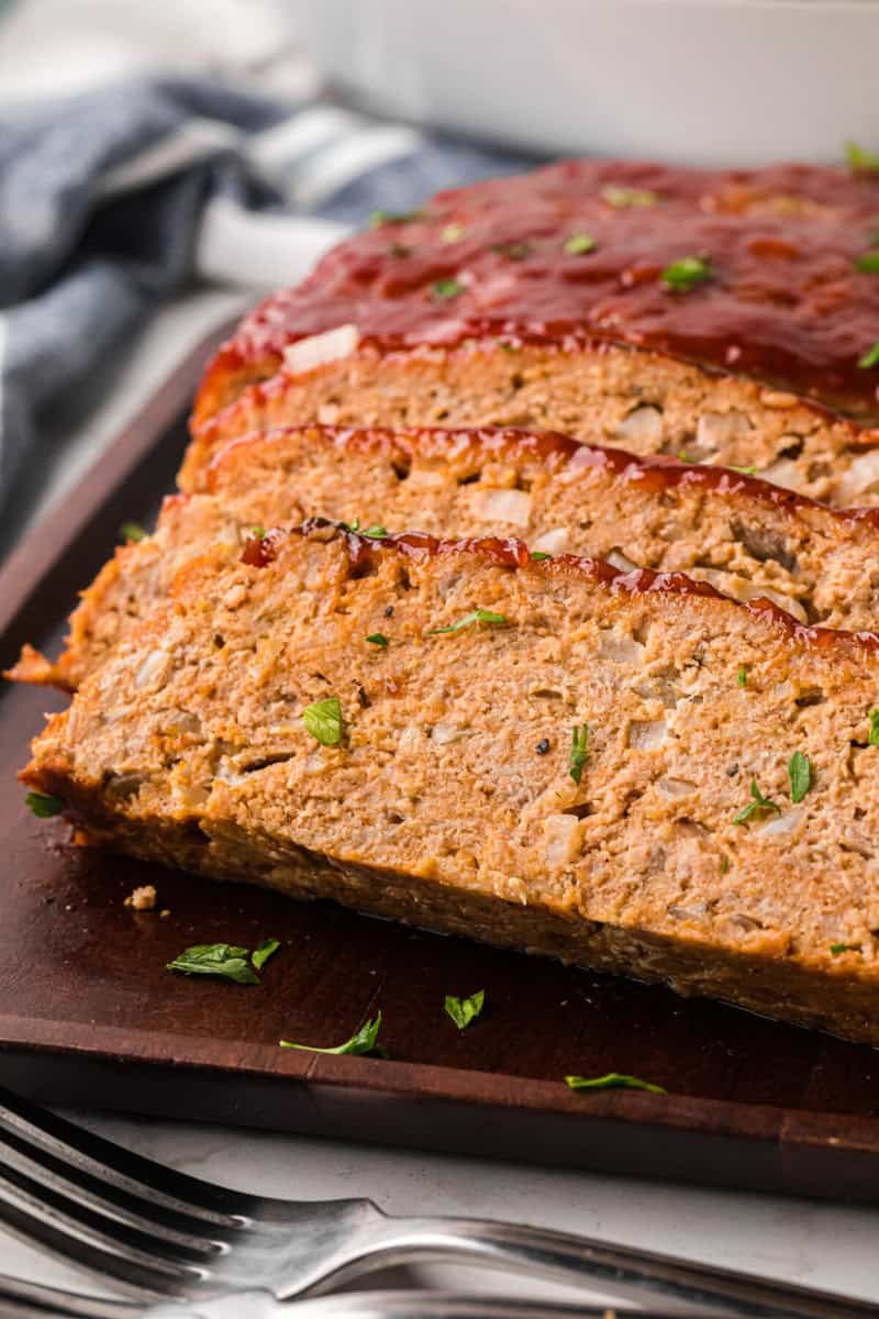 closeup of the sliced turkey meatloaf.