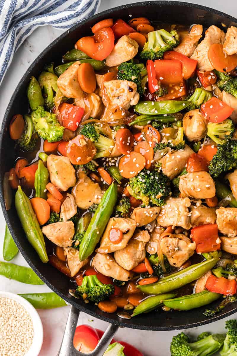 closeup top-down view of the chicken stir fry.
