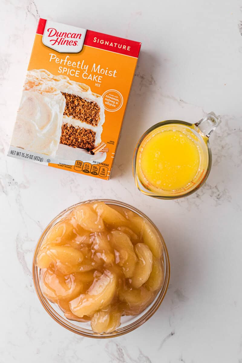 ingredients for the apple spice dump cake.