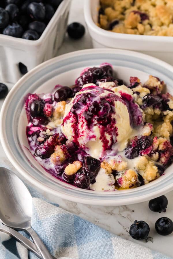 blueberry cobbler