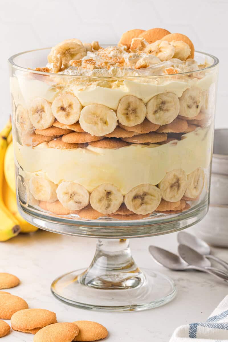 large clear trifle dish with Banana Pudding.
