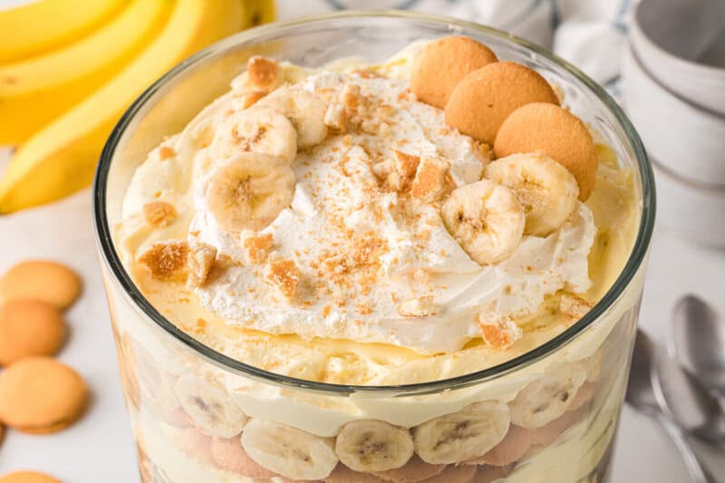 closeup of the Banana Pudding in the trifle dish.