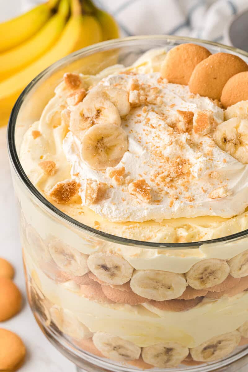 closeup of the Banana Pudding in the trifle dish.