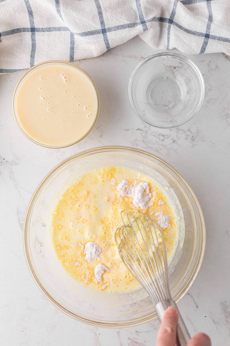 making the banana pudding in large clear bowl.