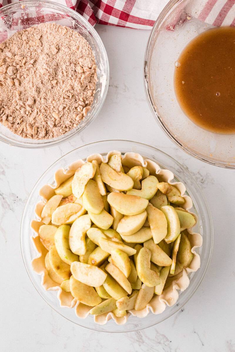 apples drained and placed in the pie crust.