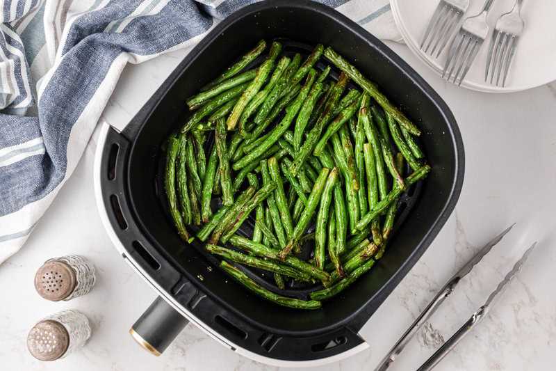 top-down view of the Air Fryer Green Beans in the air fryer basket.