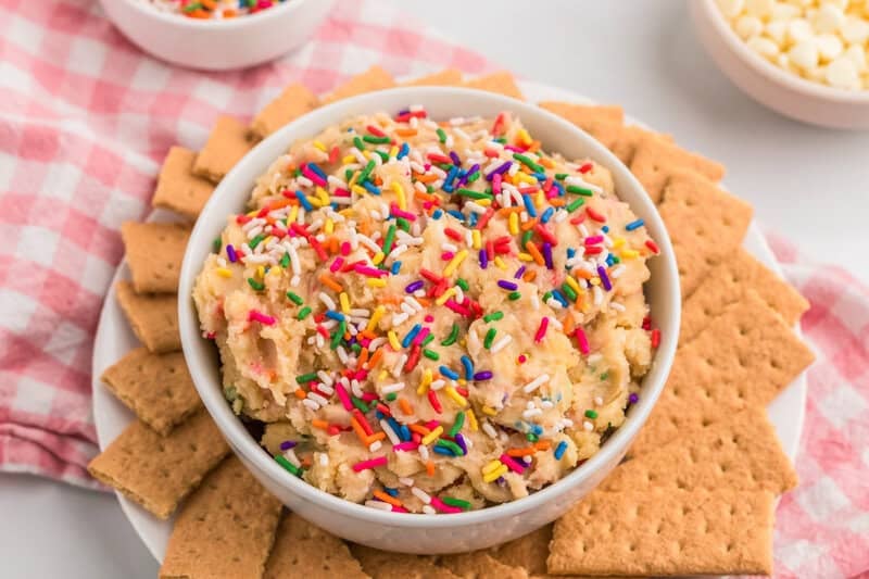 closeup of the Edible Cake Batter served with graham crackers.