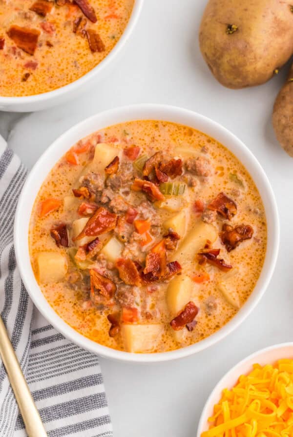 Slow Cooker Cheeseburger Soup