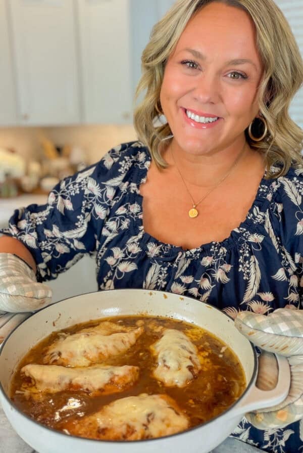 Jennie Duncan holdering French onion chicken